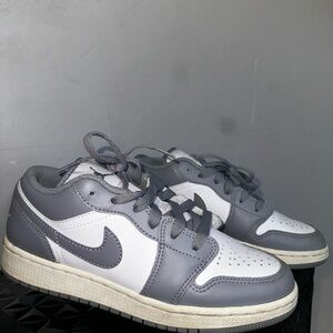 Air Jordan 1 low Nike Classic Gray and White Low-Tops